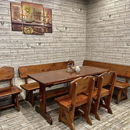 Hotel Koral Chernivtsi Ngoại thất bức ảnh