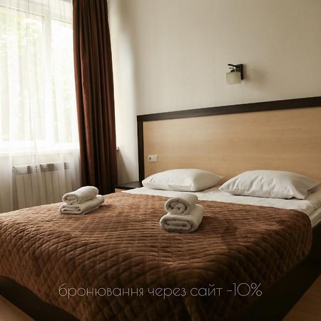 Hotel Koral Chernivtsi Ngoại thất bức ảnh