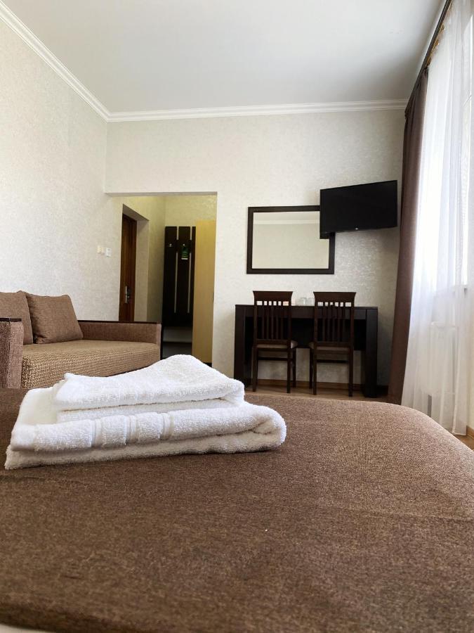 Hotel Koral Chernivtsi Ngoại thất bức ảnh