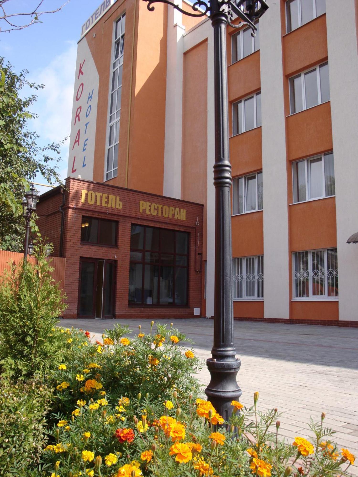 Hotel Koral Chernivtsi Ngoại thất bức ảnh