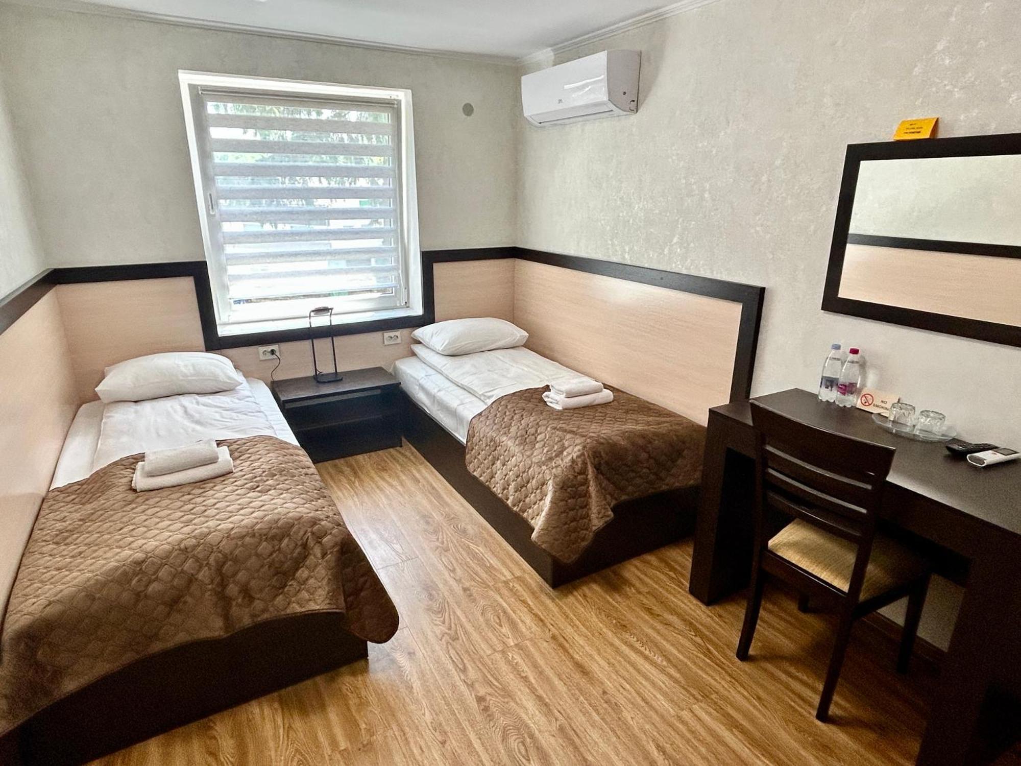 Hotel Koral Chernivtsi Ngoại thất bức ảnh