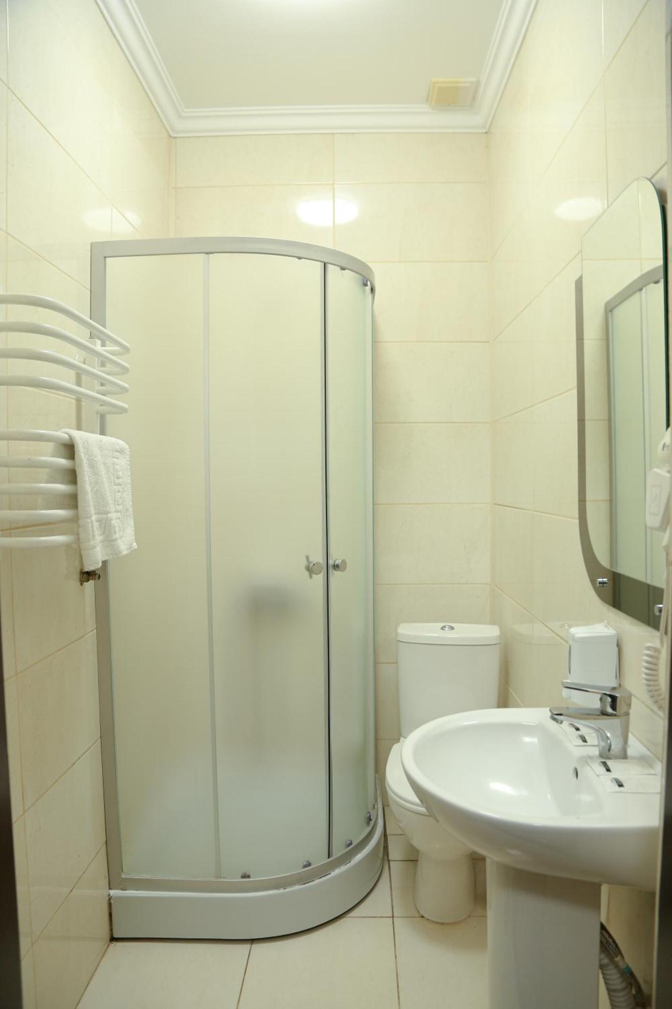 Hotel Koral Chernivtsi Ngoại thất bức ảnh