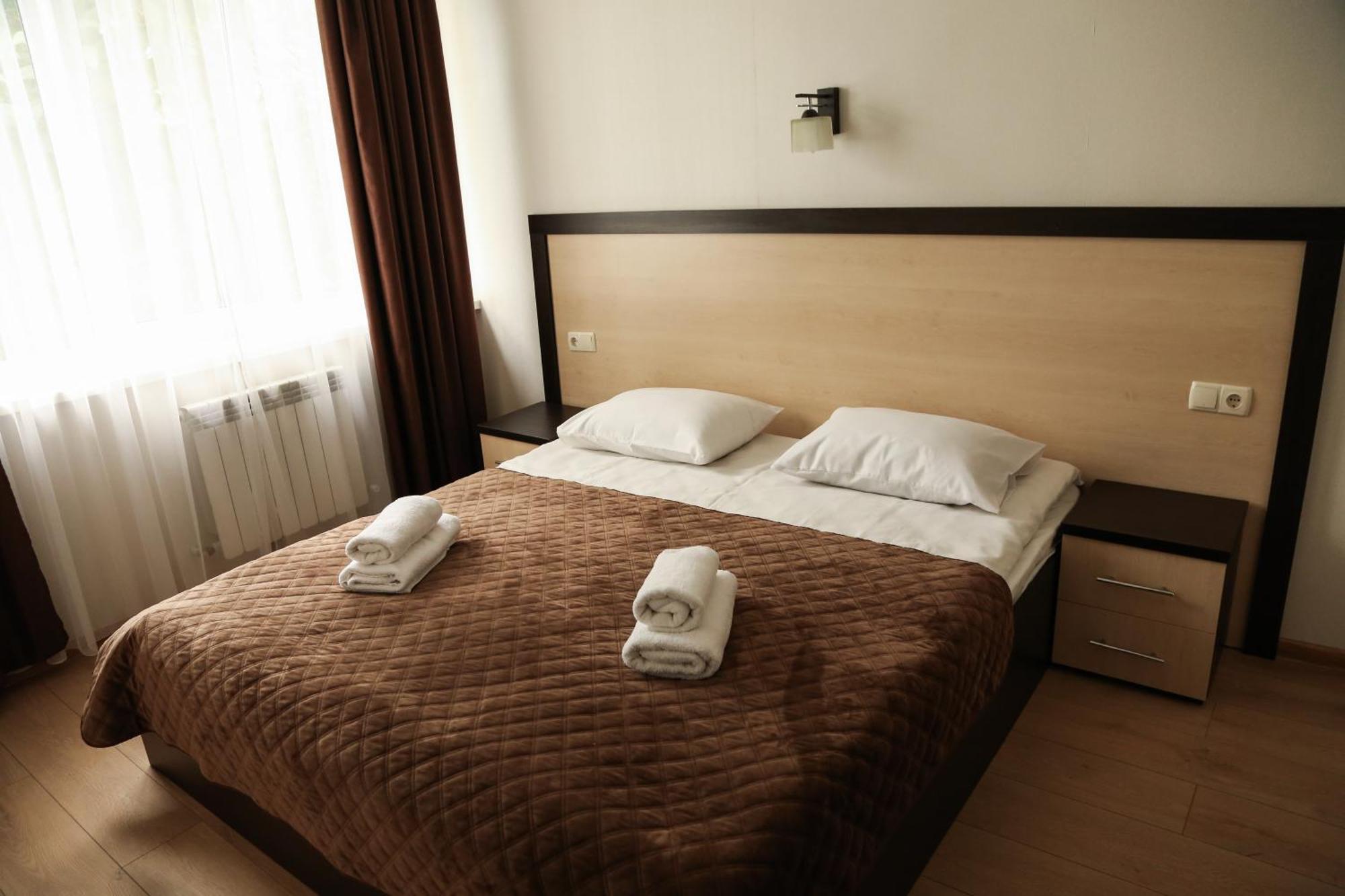 Hotel Koral Chernivtsi Ngoại thất bức ảnh