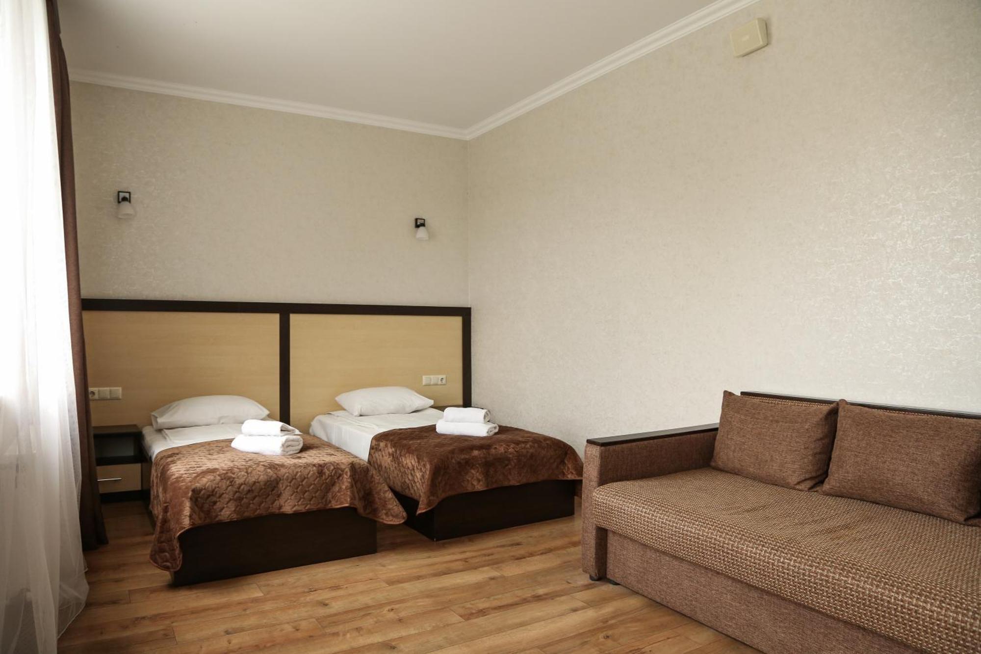 Hotel Koral Chernivtsi Ngoại thất bức ảnh