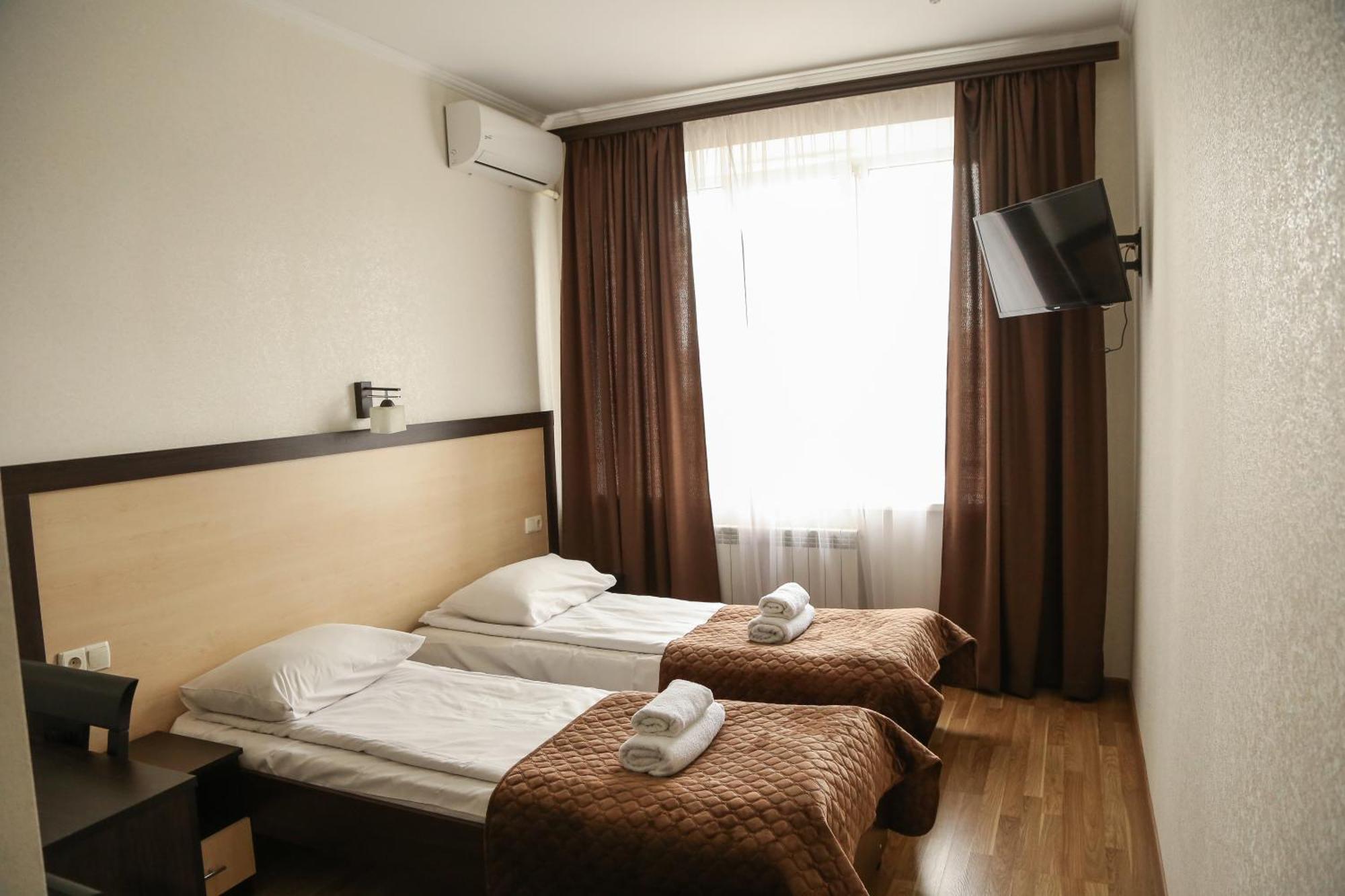 Hotel Koral Chernivtsi Ngoại thất bức ảnh