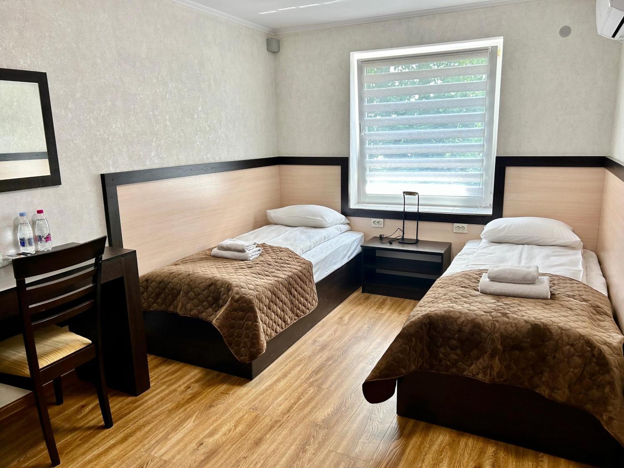 Hotel Koral Chernivtsi Ngoại thất bức ảnh