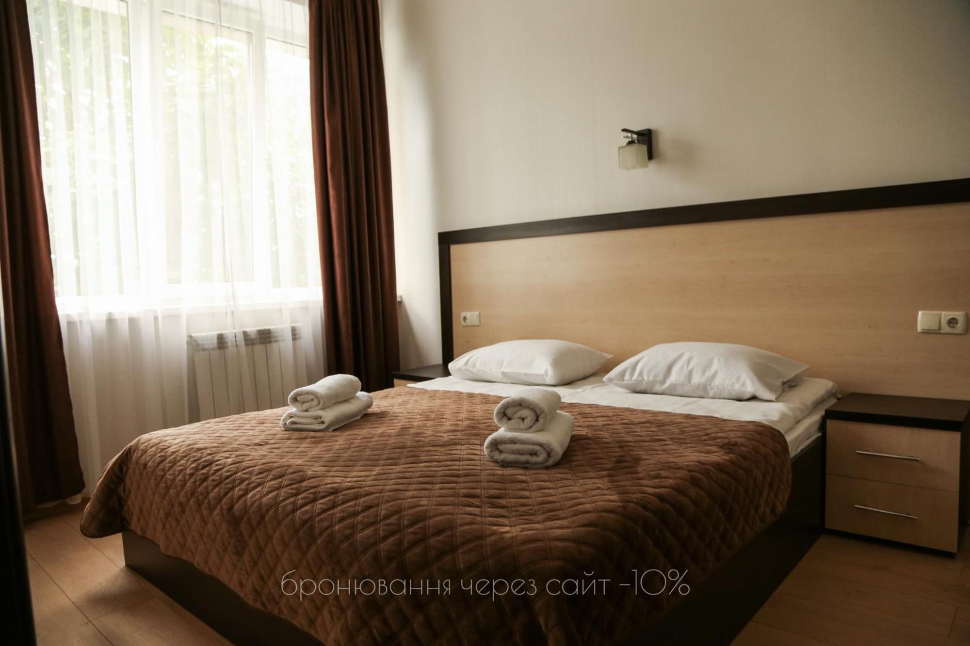 Hotel Koral Chernivtsi Ngoại thất bức ảnh